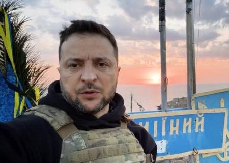    Зеленский приплыл на остров Змеиный