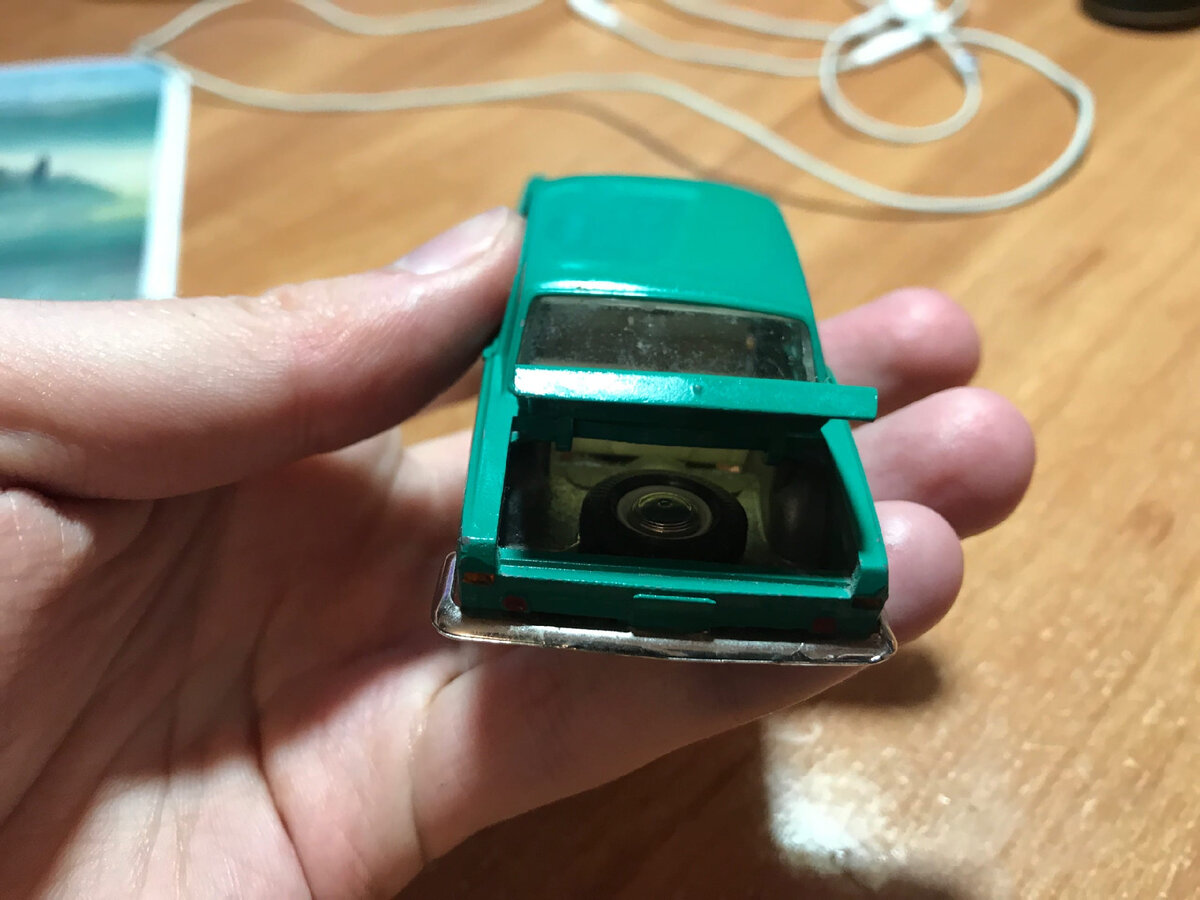 Запаску тоже применить не успели, это радует.