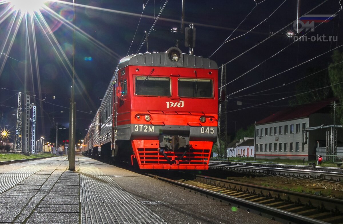 2. Электропоезд ЭТ2М-045 на станции Тверь