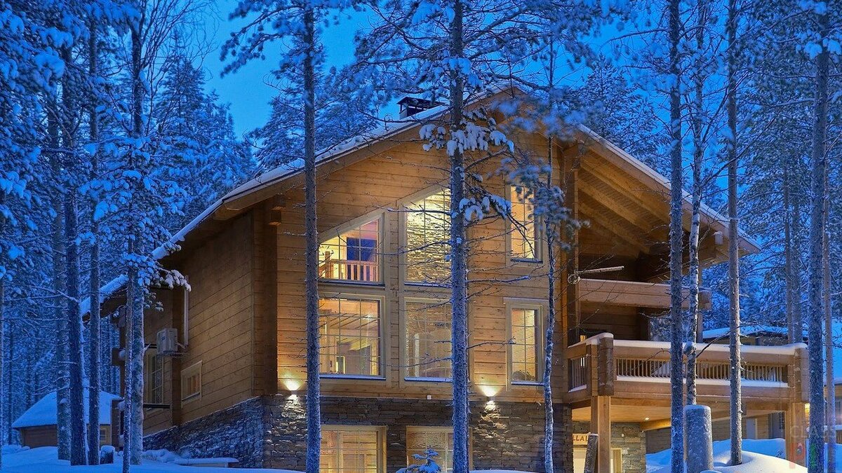 Дом из дерева в современном стиле.