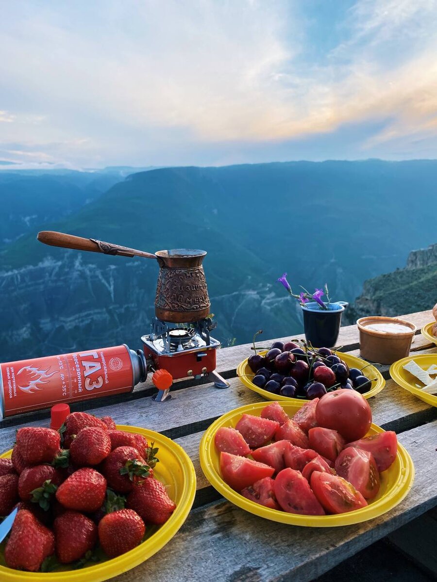 Тарки-Тау. Благодарим за интервью и авторские фотографии тревел-блогера и организатора путешествий Киру Антокольскую. Личный архив Киры