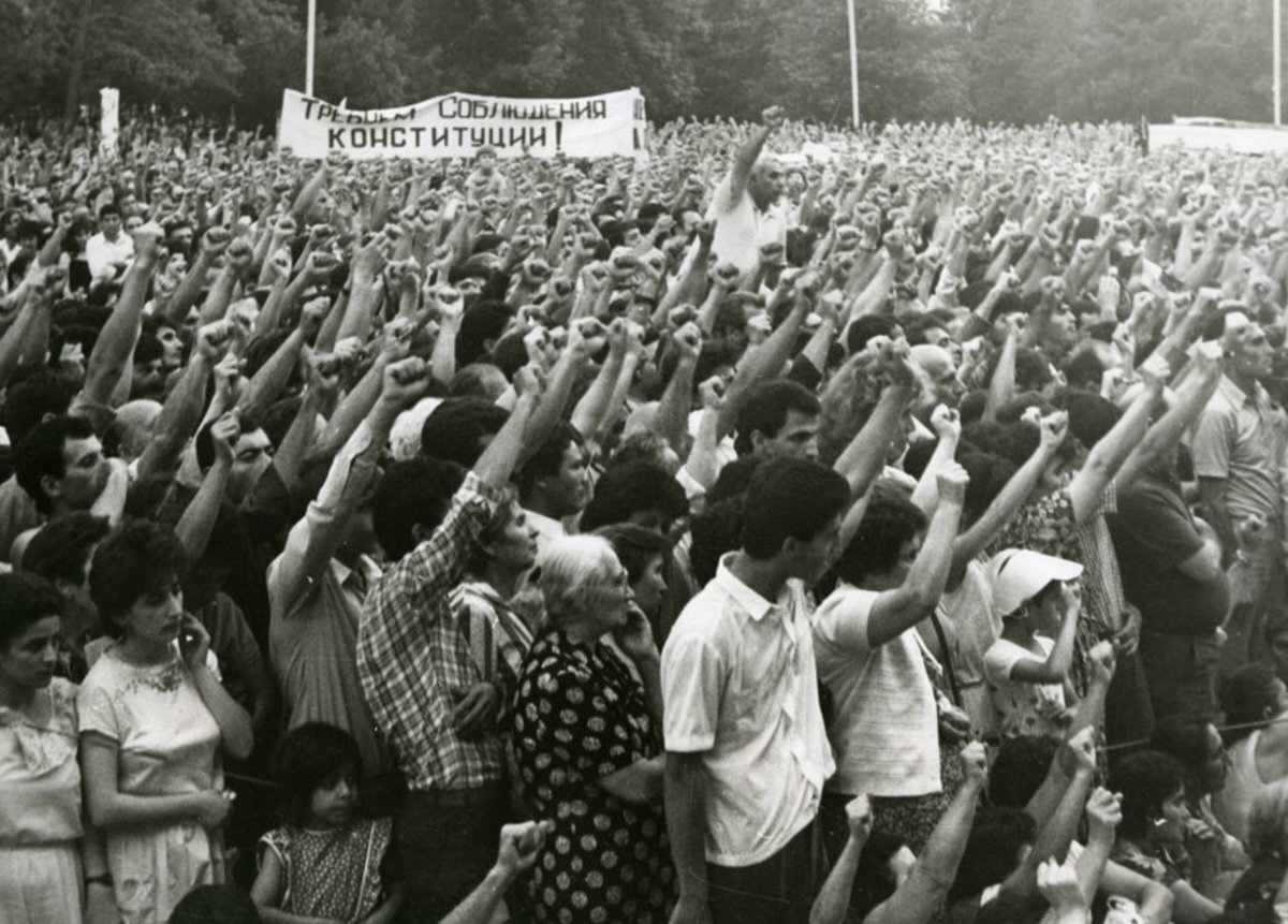 Референдум армении. Карабахский конфликт степанокерт1988. Нагорный Карабах конфликт 1988. Митинг в Ереване 1988. Нагорный Карабах 1988.