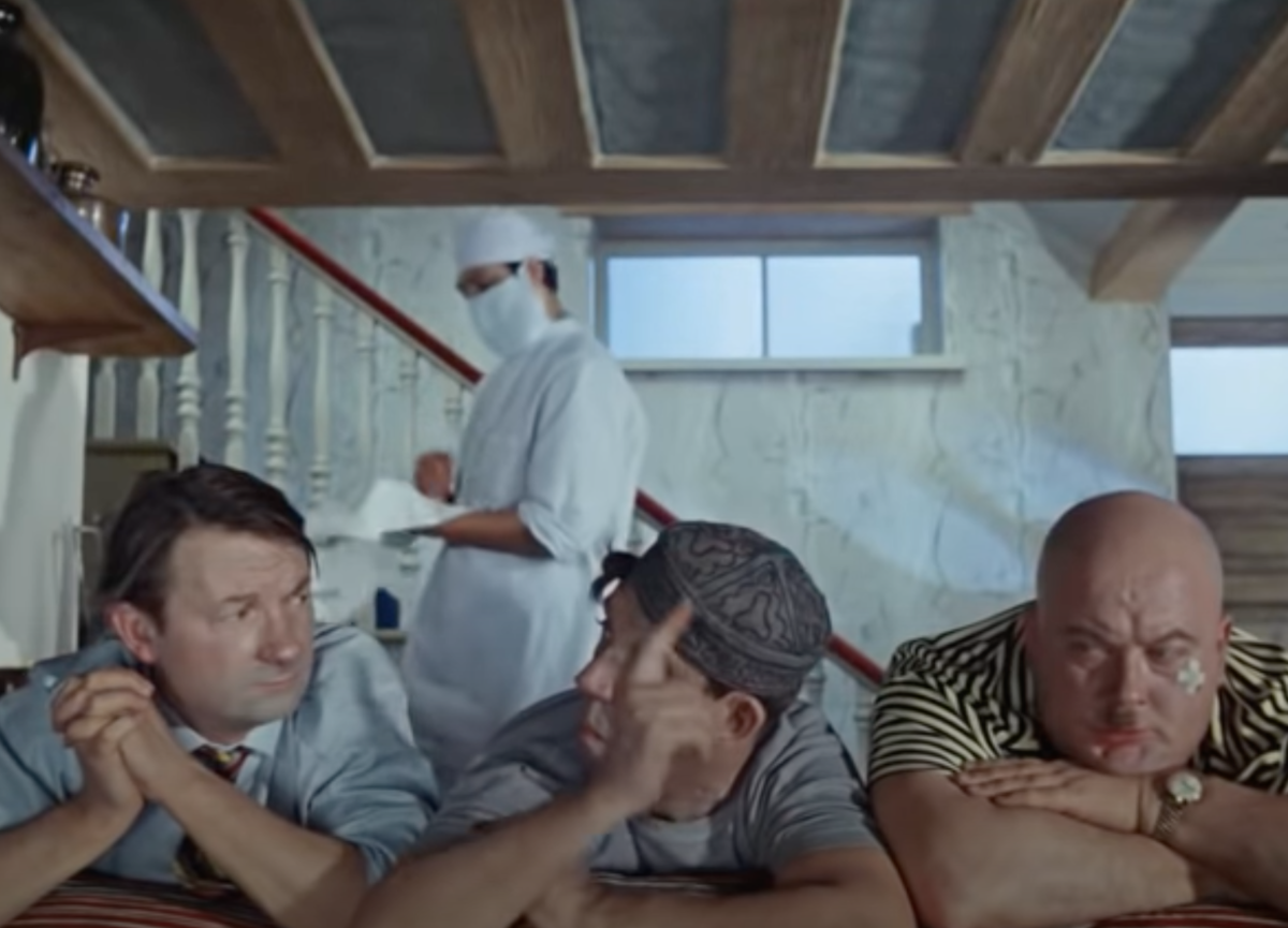 - Это новейшая вакцина замедленной усвояемости...Кадр из фильма Гайдая "Кавказская пленница"