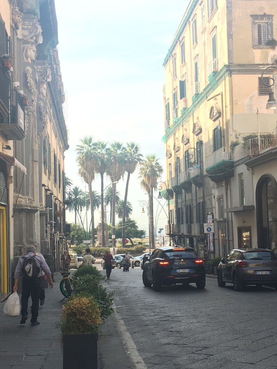 Дорога к морю и площади Виктория (Фото автора)