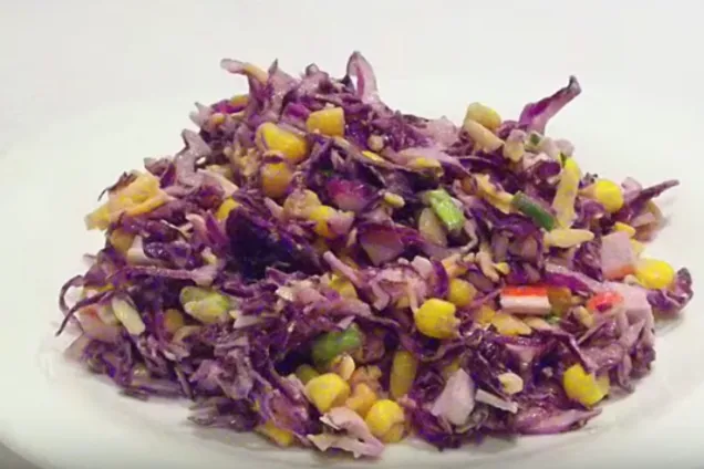 Салат "Фиалка" с крабовыми палочками 