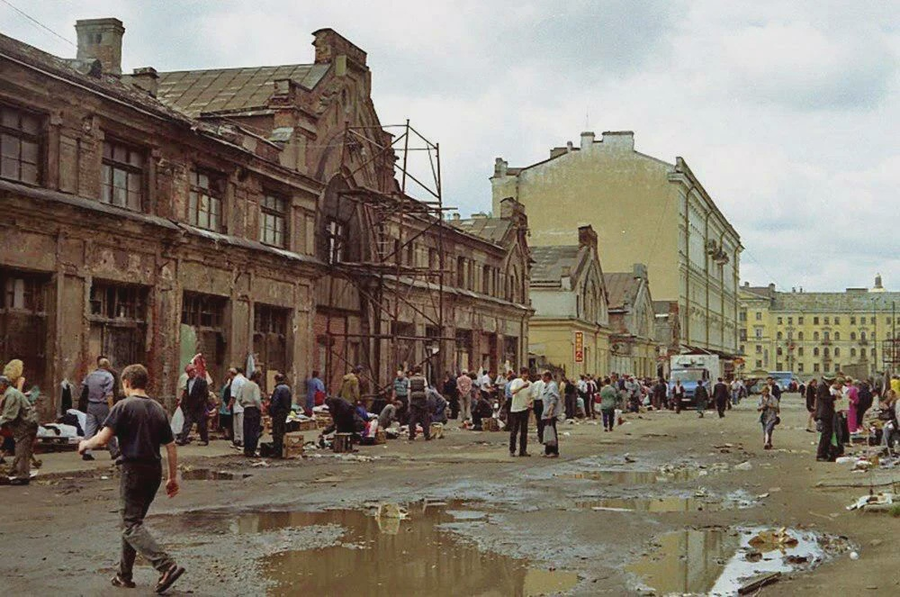 Истории 2000 х. Сенная площадь Санкт-Петербург 90-е. Сенная площадь 90е. Ларьки на Сенной площади в 90-е. Сенная площадь 1990