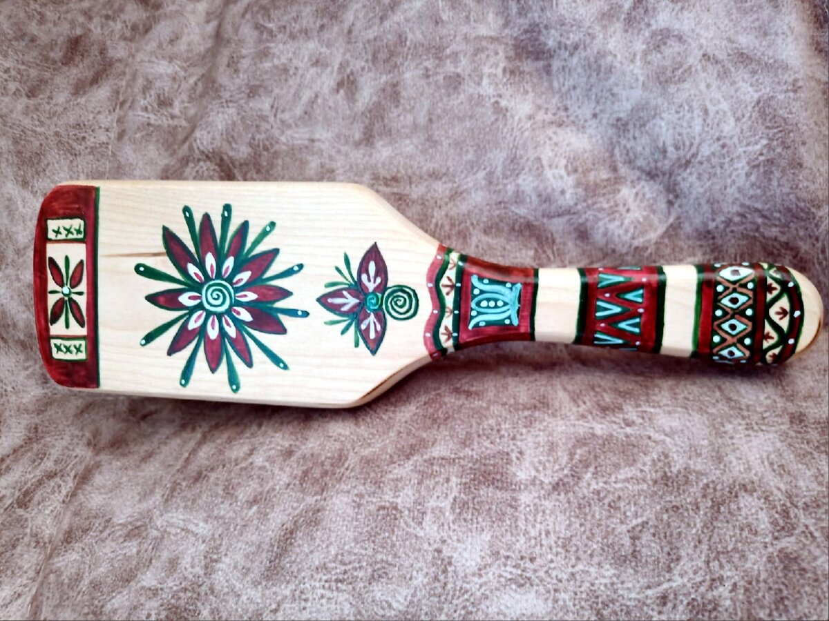 Свой вариант мезенской росписи (фото автора)