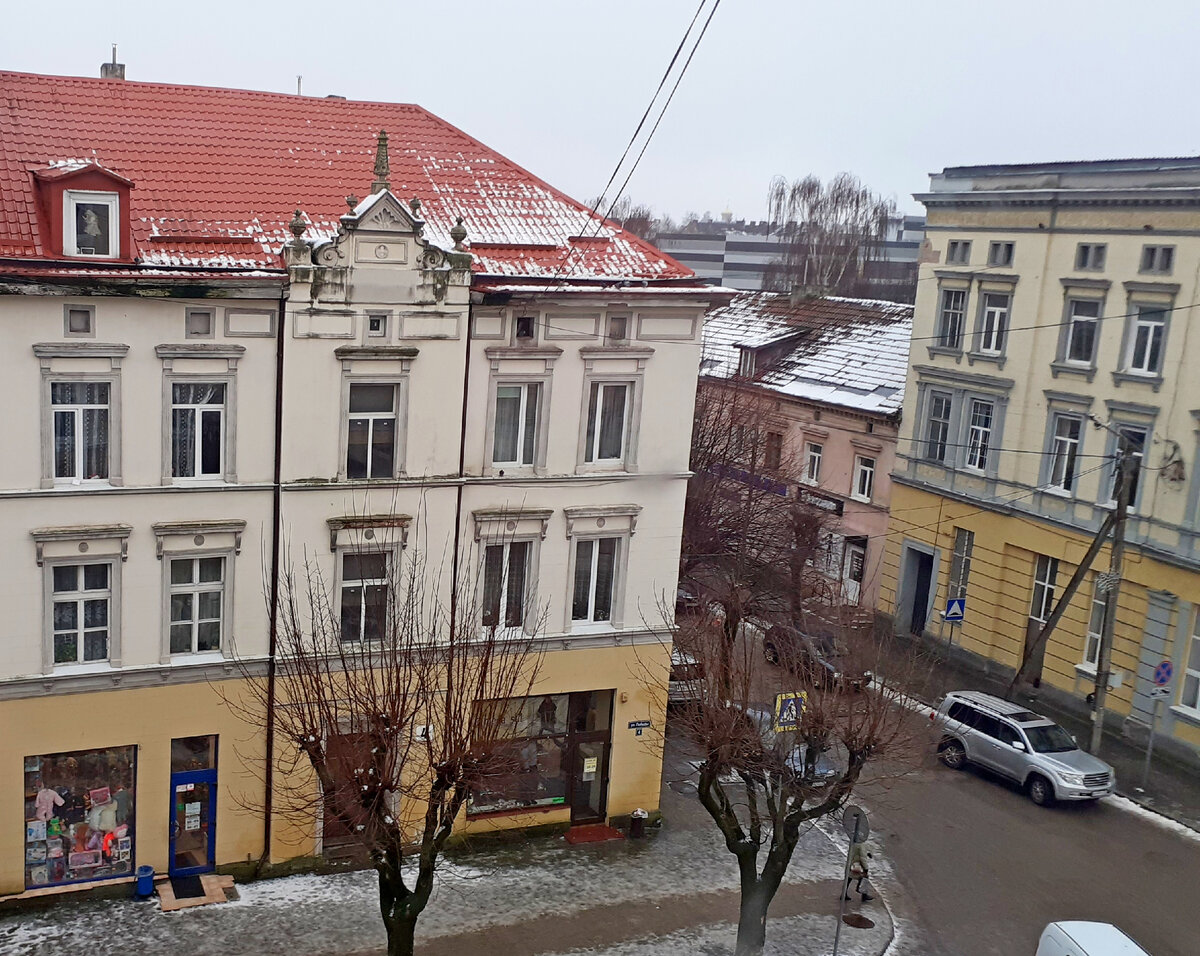 Такой планировки я еще не видела. Показываю 2-комнатную в доме 1880-х,  восстановленном после войны (Калининградская обл.) | Не усложняя жизнь.  Туры по Калининградской области | Дзен