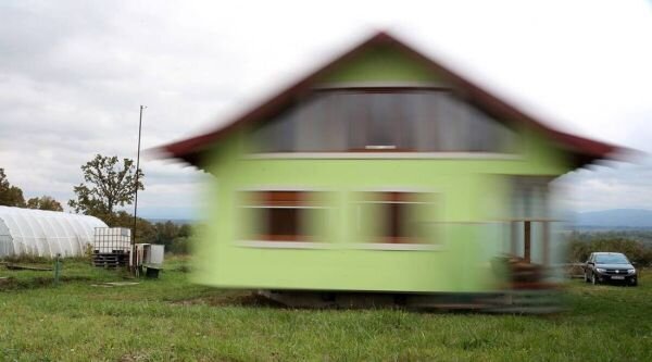 Крутящийся вокруг своей оси дом из Боснии