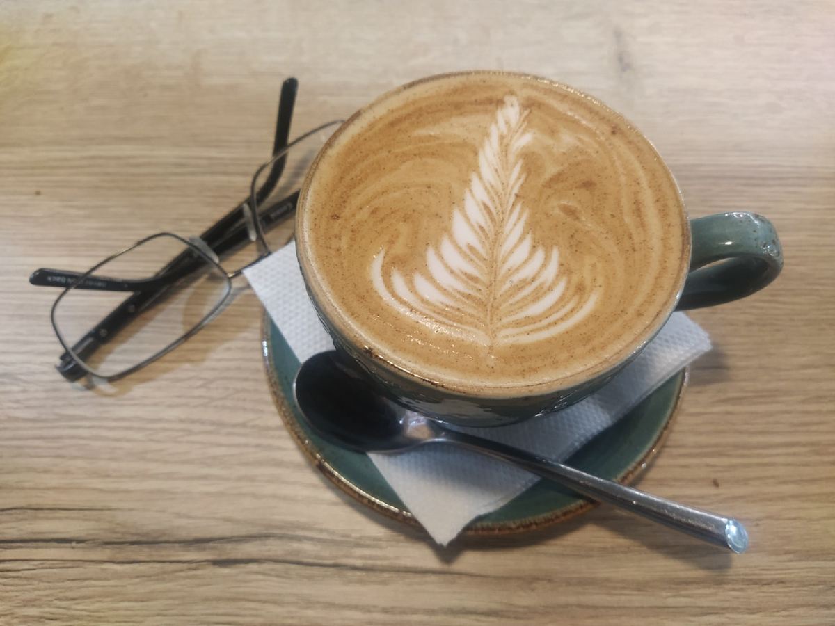 Красиво. Вкусно. Но, увы, банально. А очки Раздолбая, старые, с потёртой оправой, те и вовсе несъедобны.