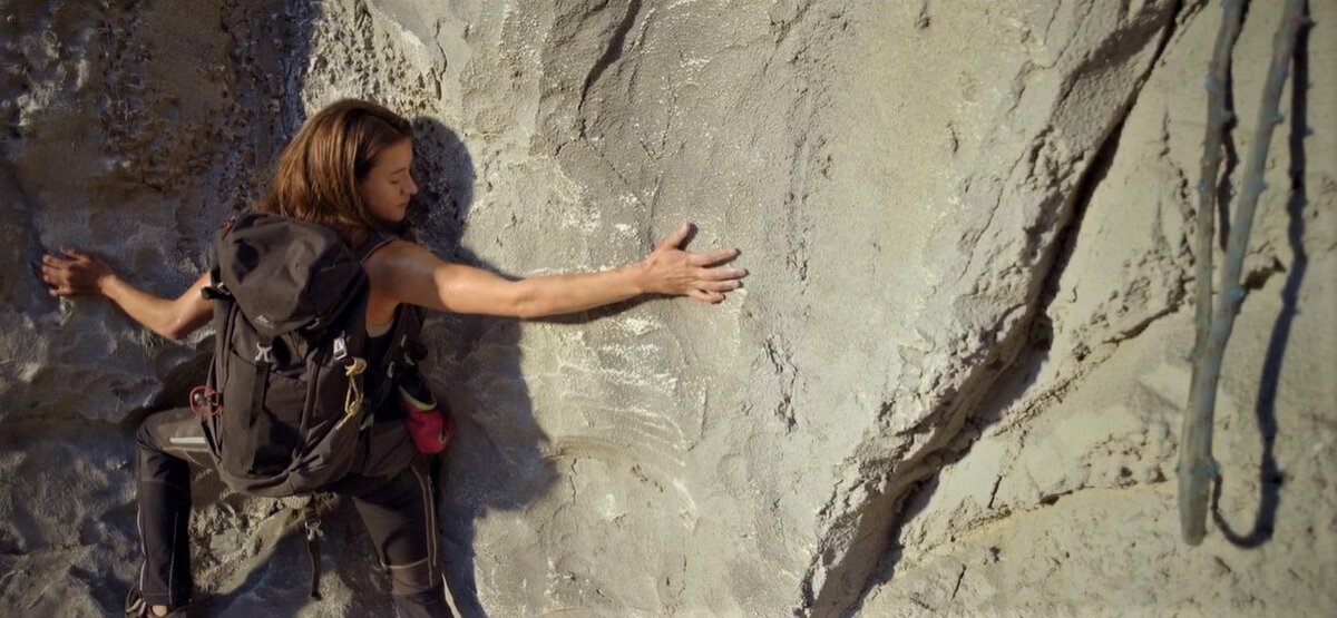 Скриншот из триллера "The Ledge".