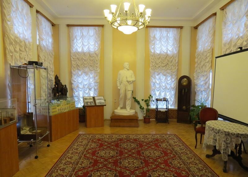 Один из экспозиционных залов Дома-музея В.И. Ленина.