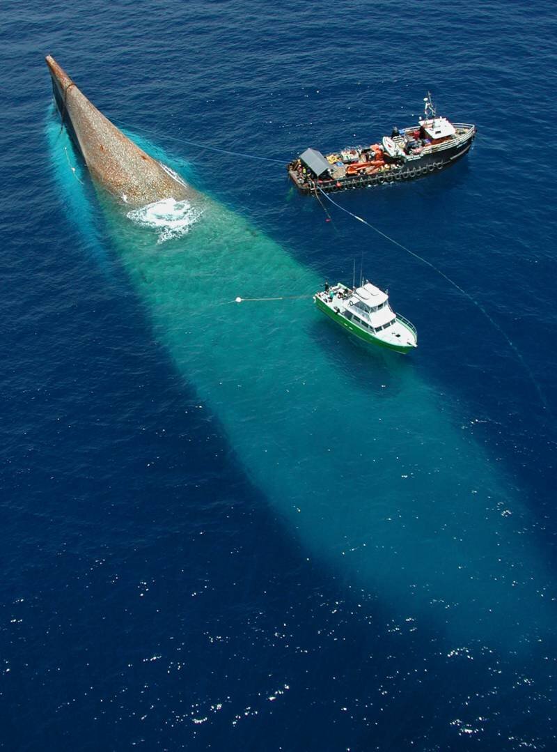 Корабль в море вид сверху