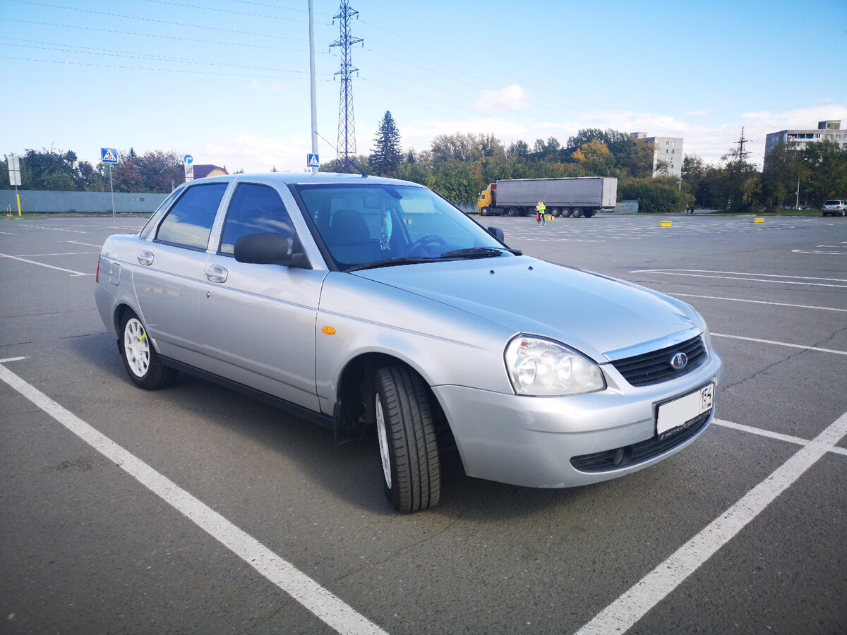 Моя, уже бывшая, старенькая Лада Приора. Фото автора.