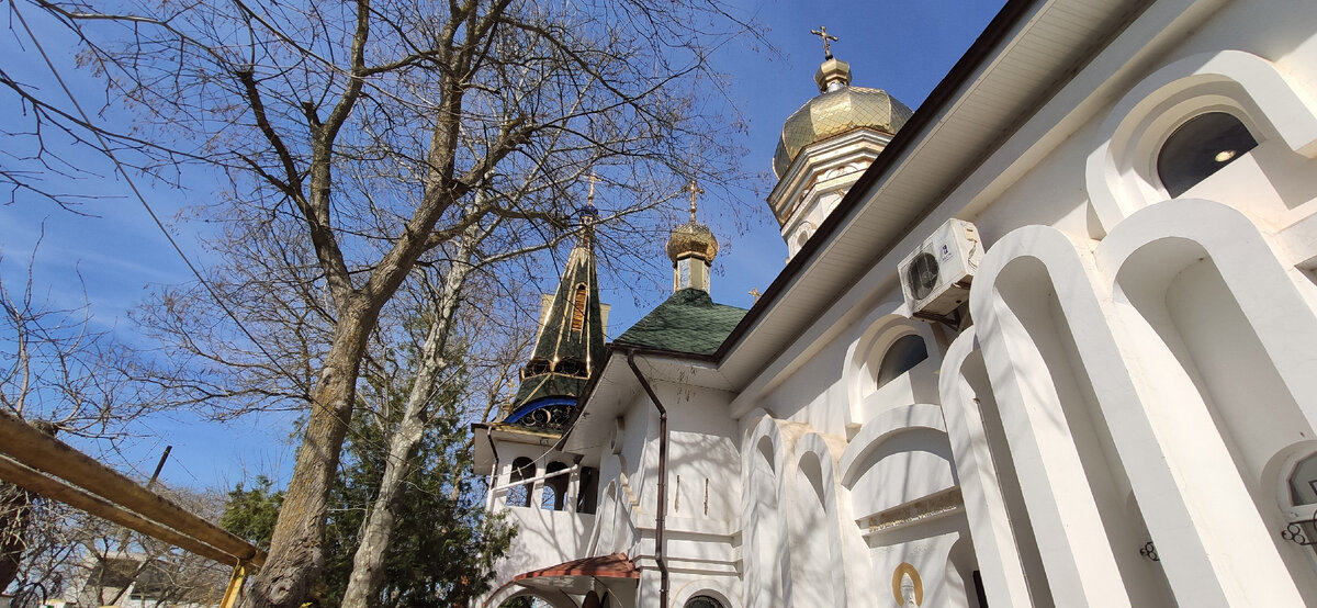 Всего несколько минут на машине и я у храма.