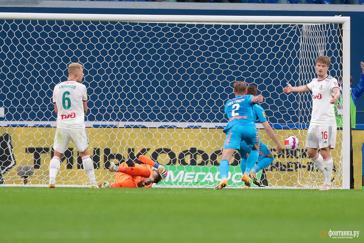 Защита "Локомотива" только разводила руками...