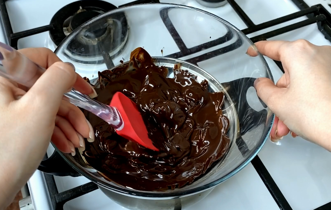Как растопить шоколад в домашних условиях, чтобы он был жидким