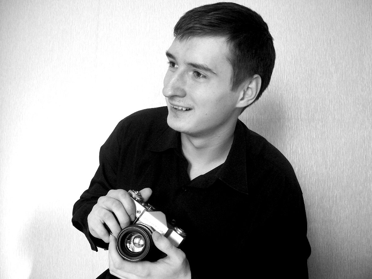 Мой ранний фотопроект "Классика в руках современника". Серия снимков сделанных мною в 2010 году.