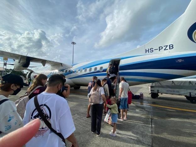 
Тропический первозданный рай! Белоснежные пляжи, кокосовые пальмы, непроходимые джунгли, слоны и слоники, многообразие фруктов и древние храмы.