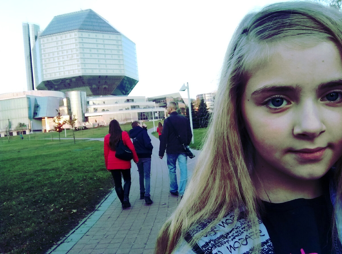 Через полтора года после переезда. Гуляем.