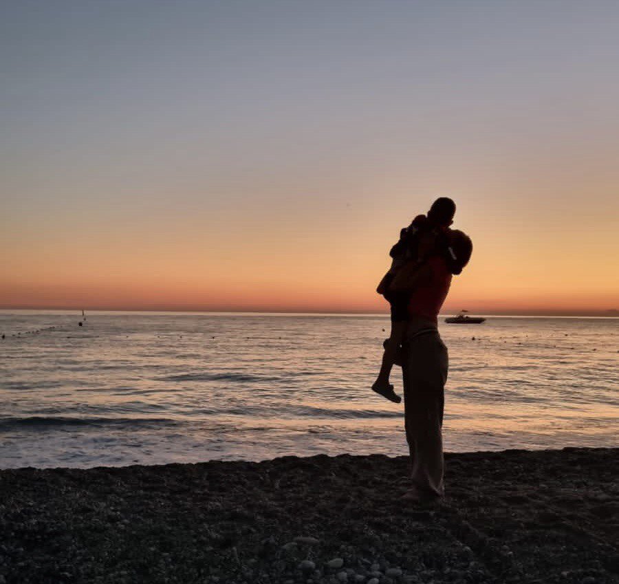 Чтобы язык усваивался, его надо применять, желательно каждый день