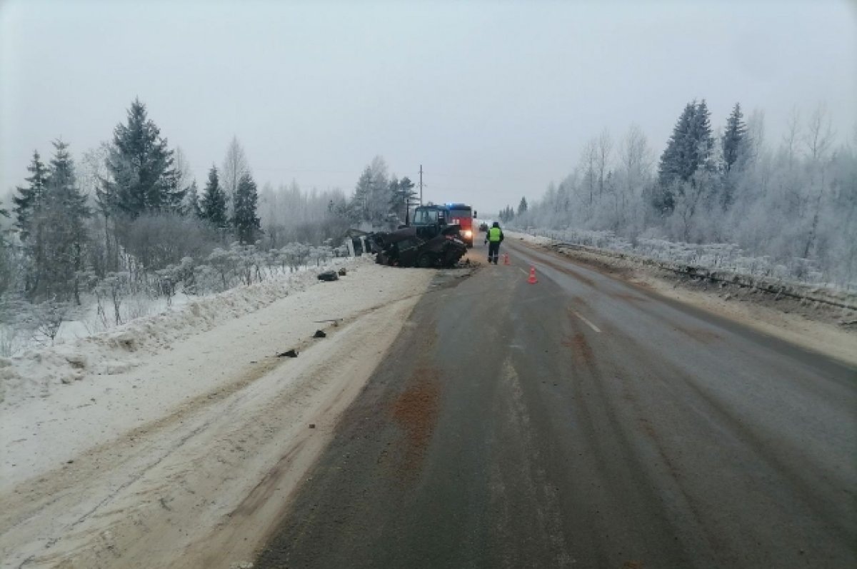    В Тверской области два человека погибли в ДТП с грузовиком