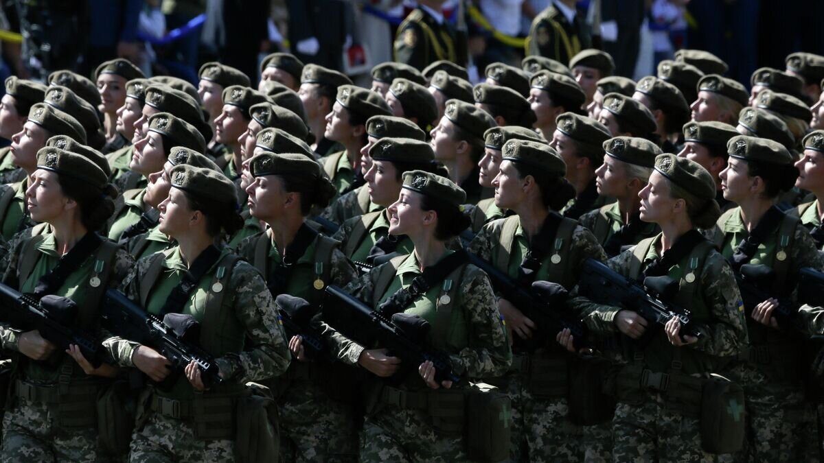    Украинские военнослужащие во время парада в Киеве© AP Photo / Efrem Lukatsky