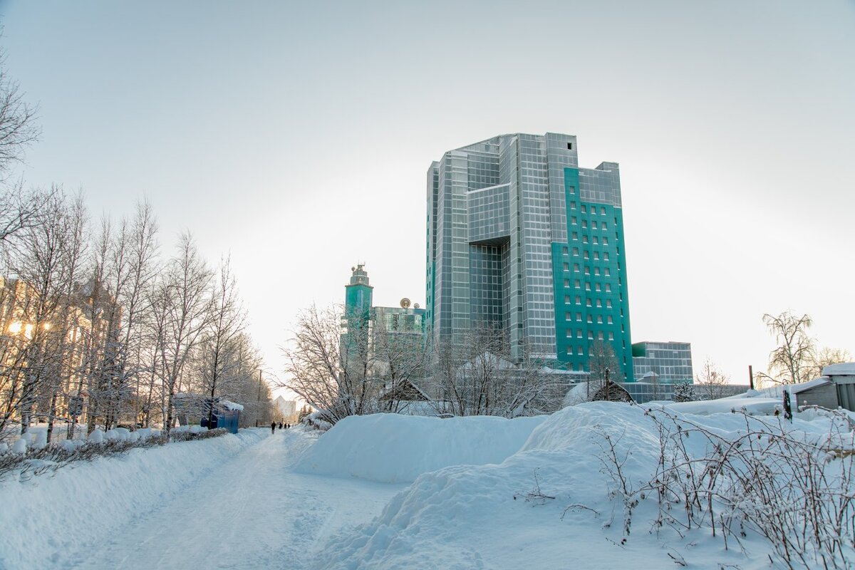    В Сургуте недостроенное здание «Газпрома» перешло в собственность города