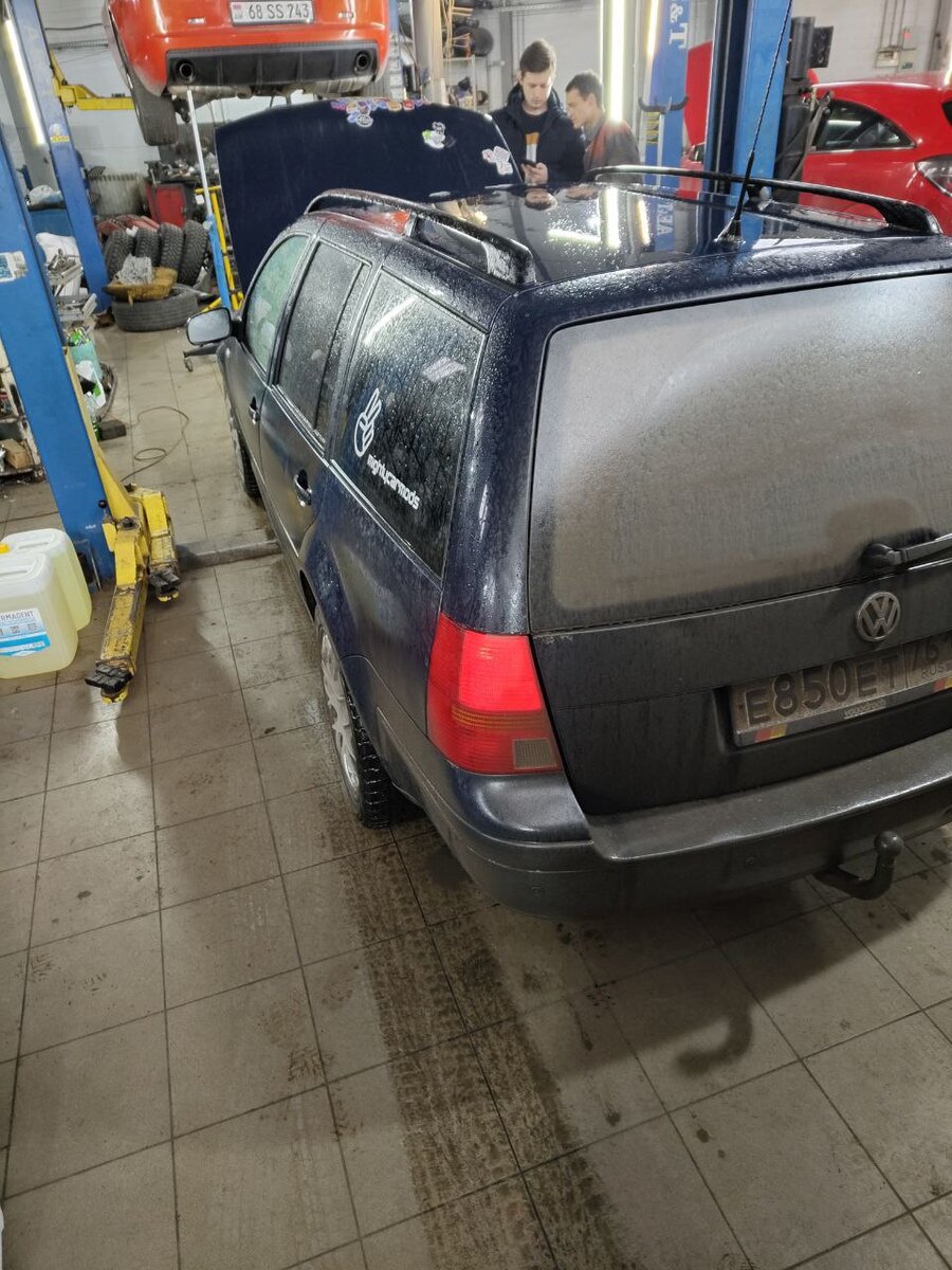 Универсал это не только большой багажник, но и максимально быстро закидывающееся грязью заднее стекло...