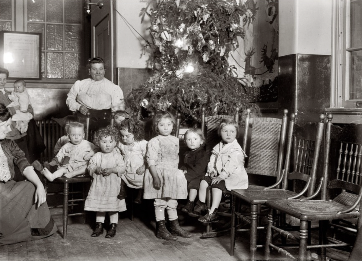 Новогодняя елка в дореволюционной россии. Какого числа отмечали рождество до революции. Рождество в дореволюционной москве. Дореволюционная рождественская елка. Рождество в российской империи.