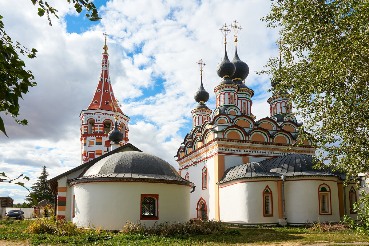Лазаревская церковь. Выглядит как игрушечная