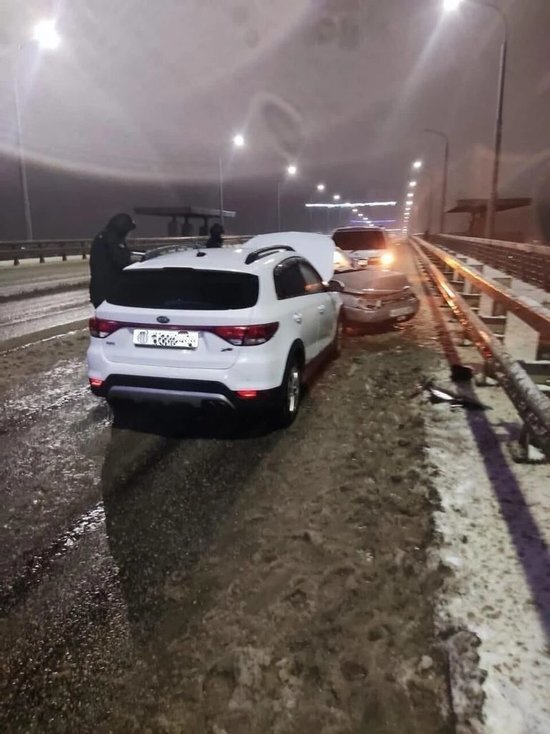     В Балаково столкнулись две легковушки, пострадала молодая девушка и женщина Фото: ГИБДД по Саратовской области