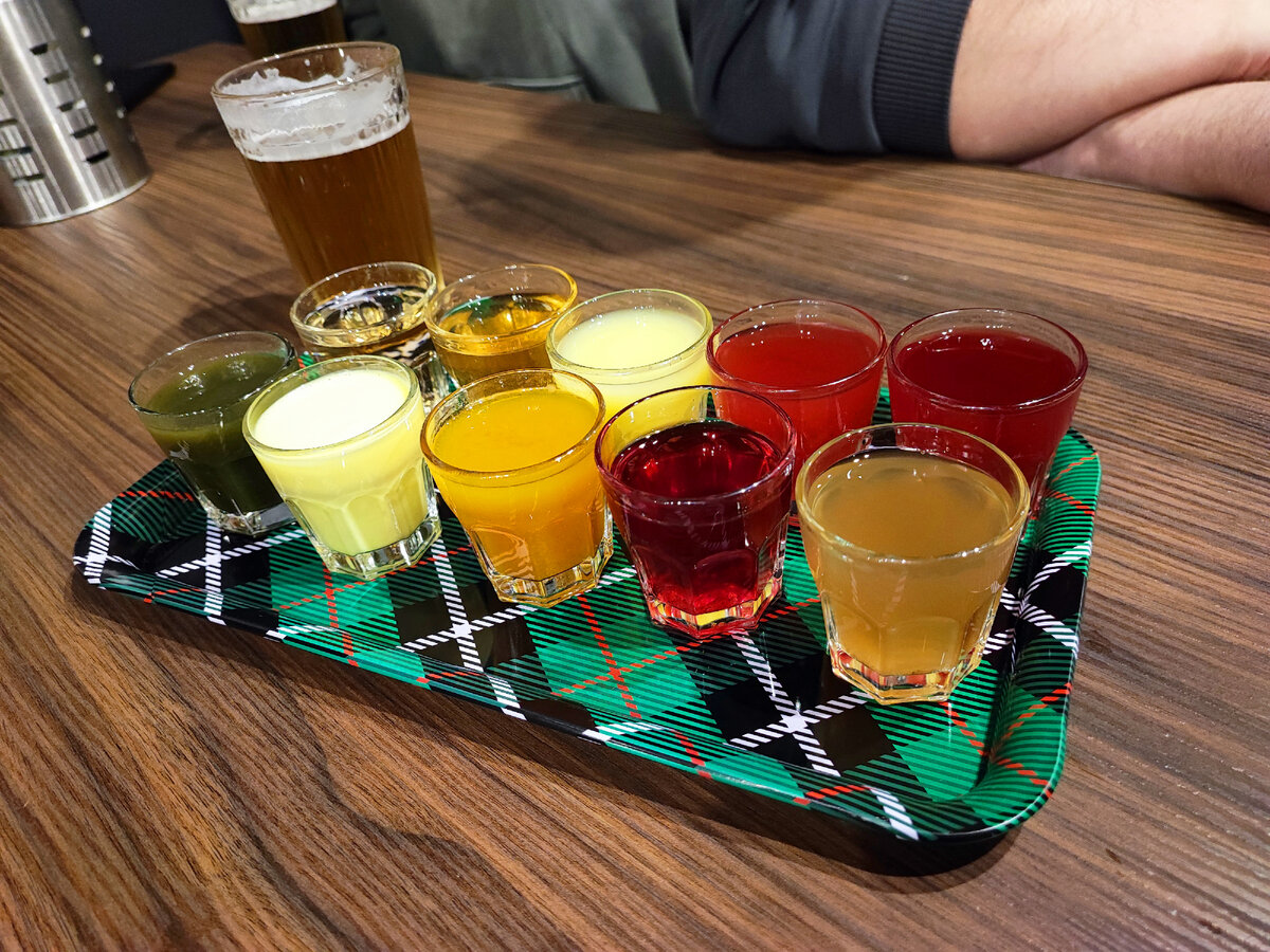 Весь мир в труху. Сергей арцибашев дмб. Советские плакаты против гомосексуализма. Крафтовое домашнее пиво. Пиво мем.