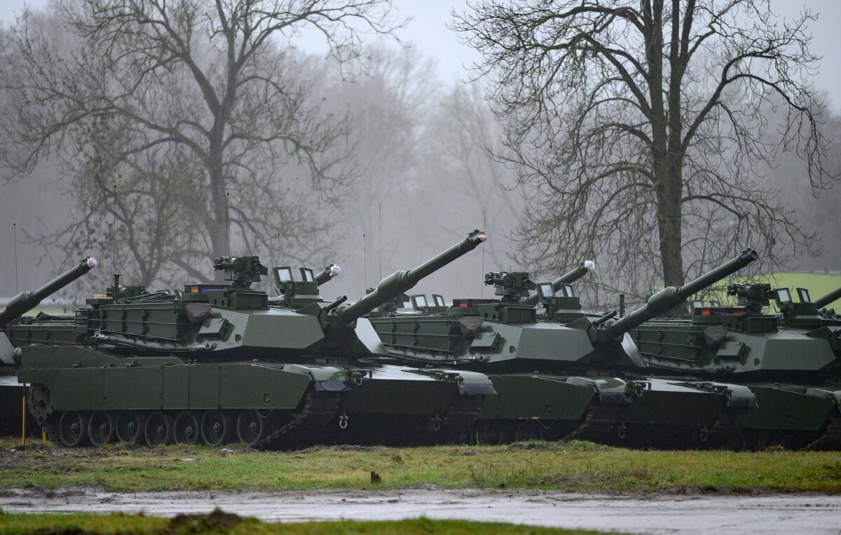    Танки Abrams  EPA-EFE/Jakub Kaczmarczyk