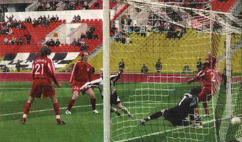 «Торпедо» - «Рубин» (Казань) - 1:0. Победный гол Александра Панова.