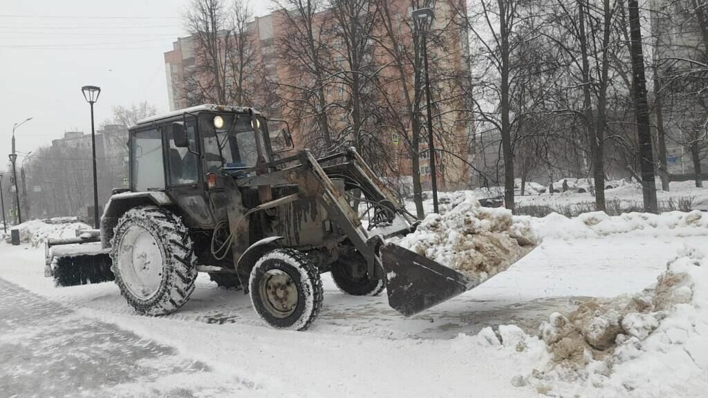     Снегопад продлится до воскресенья в Нижнем Новгороде. Синоптики ожидают, что в городе выпадет более шести см осадков. Об этом рассказали в дептрансе.