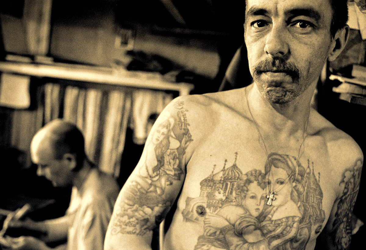 чёрный дельфин тюрьма камеры. русская тюрьма. почему попадают в тюрьму. почему попадают в тюрьму. джо коул преступник.