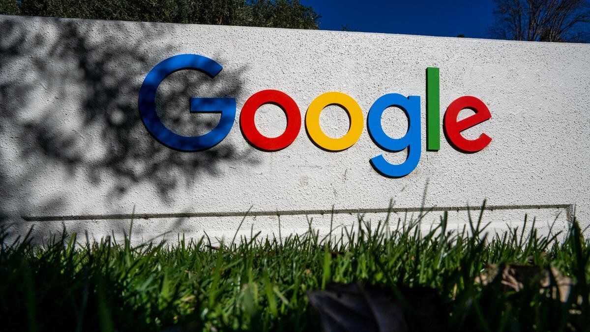    Надпись Google на стене:Marlena Sloss/Bloomberg via Getty Images