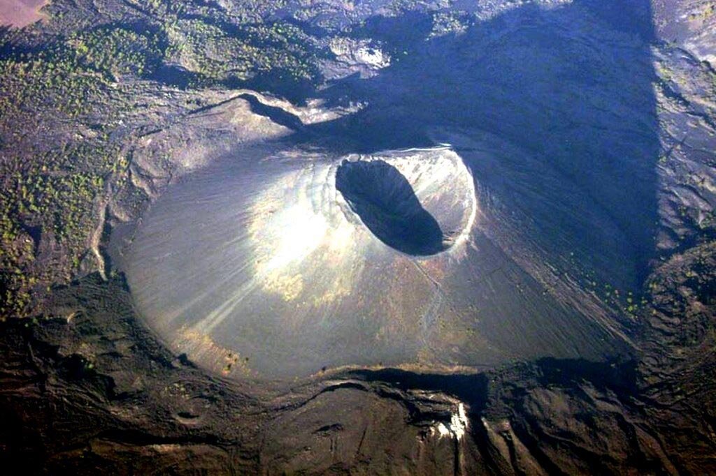 Мексиканский вулкан Парикутин, выросший из дырки на кукурузном поле/ © putidorogi-nn.ru