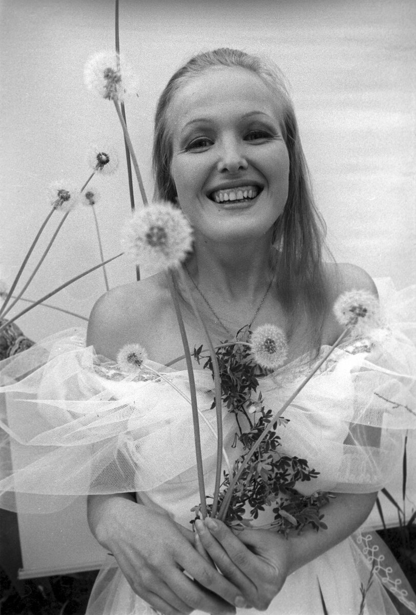 Елена соловей биография личная жизнь где Голливуд не позвонил: как сложилась судьба "Рабы любви" Елены Соловей Woman.ru Д