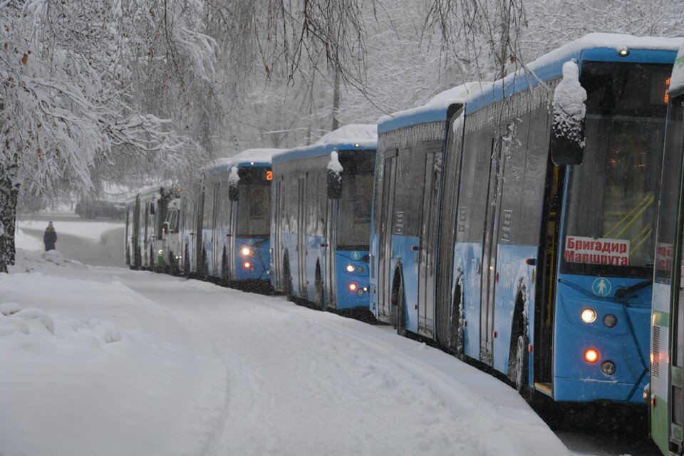     Мужчина сломал ногу, поскользнувшись на выходе из автобуса. Михаил ФРОЛОВ