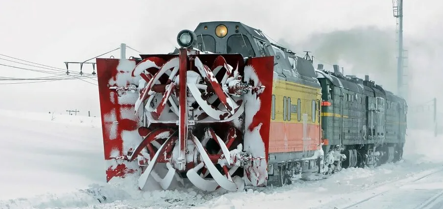 если паровозы не буксуют, тогда зачем нужна такая спецтехника?