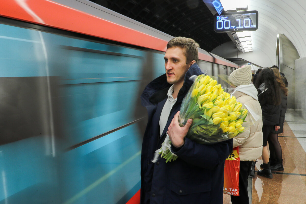    Праздничный день в столичном метро / globallookpress.com / Petrov Sergey