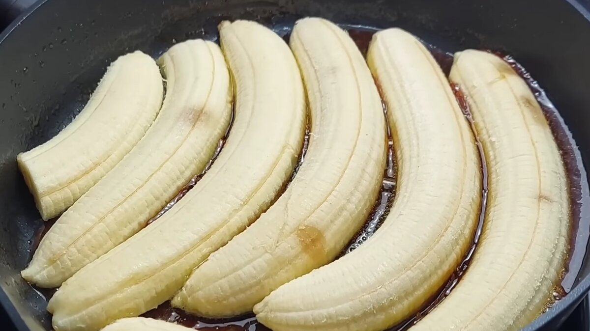Банан в тесте на сковороде