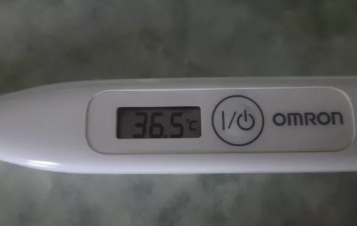 Градусник с температурой 36.6. Электронный градусник с температурой 36.6. Градусник электронный 36.7. Термометр Omron 36.7.