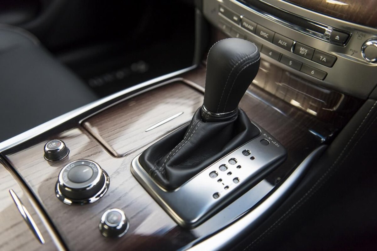      Infiniti Q70