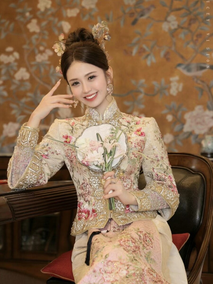 Традиционные свадебные наряды цвета чёрное золото