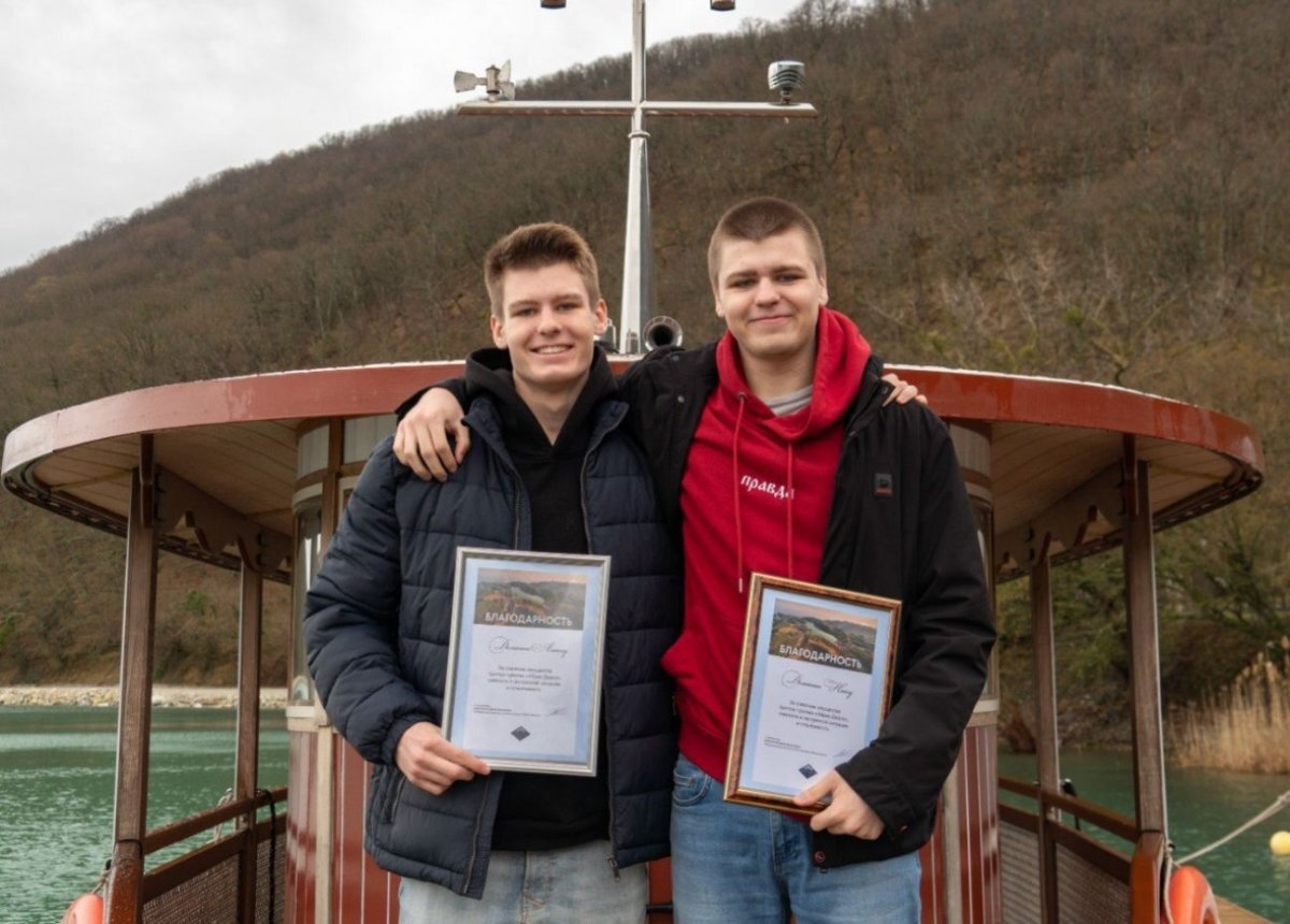    Два брата из Пскова спасли речной трамвай во время шторма в Новороссийске