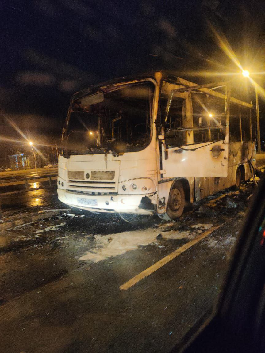   В центре Петрозаводска вспыхнул маршрутный автобус подписчик "Фактор News"