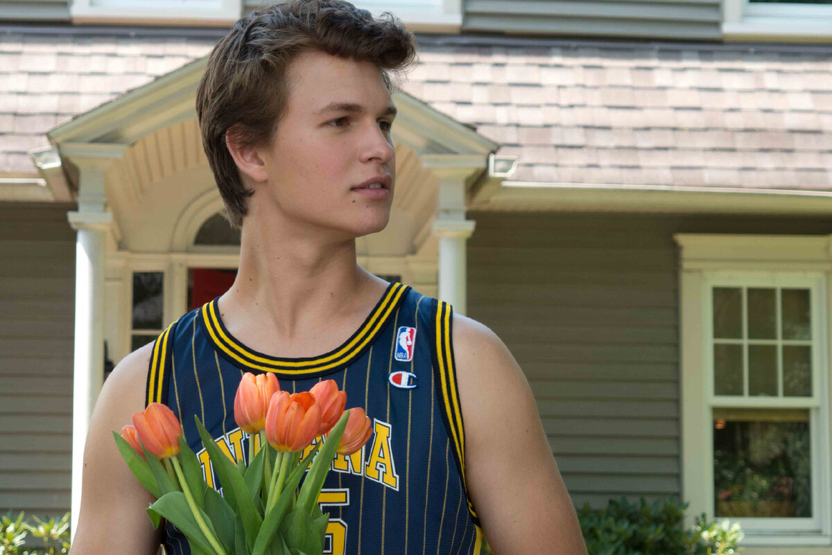 август роль